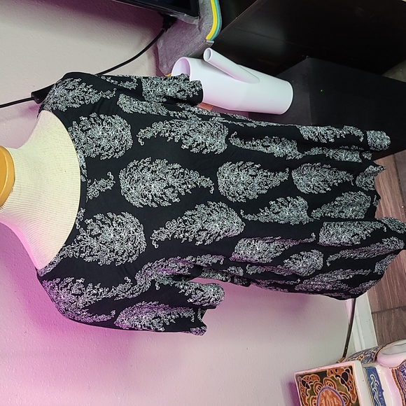 Old Navy T-shirt - Picture 5 of 8